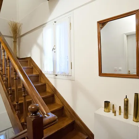 Cozy Attic - Elia Chrisso Delphoi