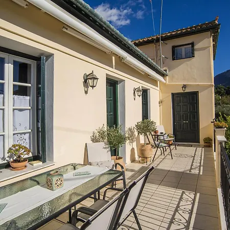 Cozy Attic - Elia Chrisso * Delphoi